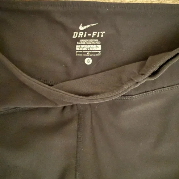 Nike Black Workout Capris - Picture 3 of 3